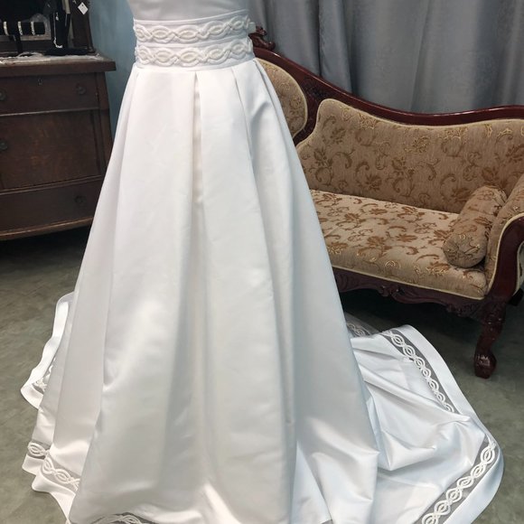 Sample Bridgerton Wedding Dress, Satin Aline ballgown, White Size 4, Reg $2599 - Picture 3 of 16